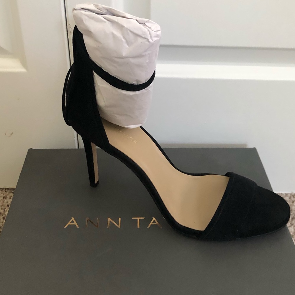 NWT Black Ann Taylor Heels